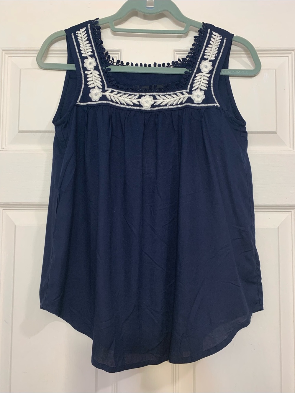 Faith & Zoe Navy White Embroidery Sleeveless XS Summer Blouse.         3514